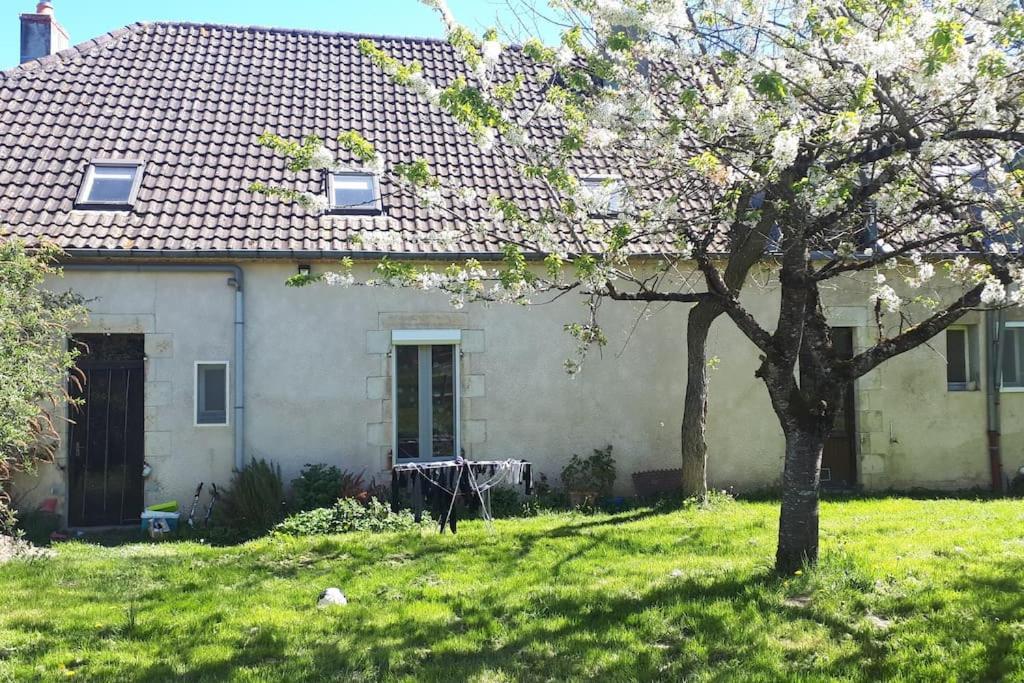 Gite A La Ferme, Avec Animaux, Fromages Et Nature Neuville-les-Decize Exterior foto