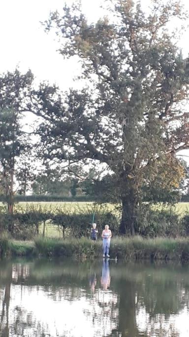Gite A La Ferme, Avec Animaux, Fromages Et Nature Neuville-les-Decize Exterior foto